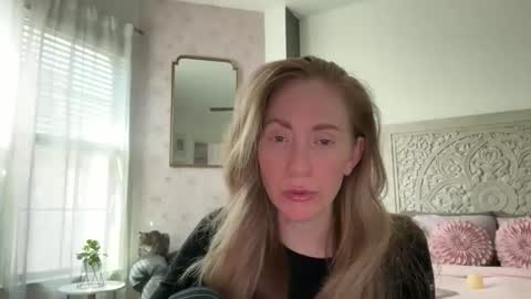 Snapshot of sarahgiroux86 chatting on April 28, 2026, 5:18 pm Sarah online show from April 28, 2026, 5:18 pm