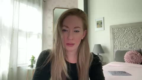 Snapshot of sarahgiroux86 chatting on May 3, 2026, 5:52 pm Sarah online show from May 3, 2026, 5:52 pm