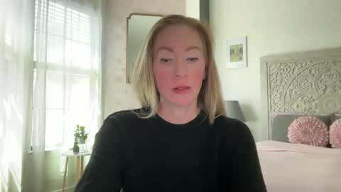 Snapshot of sarahgiroux86 chatting on May 10, 2026, 6:46 pm Sarah online show from May 10, 2026, 6:46 pm