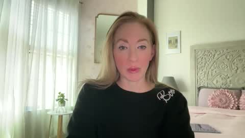 Snapshot of sarahgiroux86 chatting on May 24, 2026, 6:46 pm Sarah online show from May 24, 2026, 6:46 pm