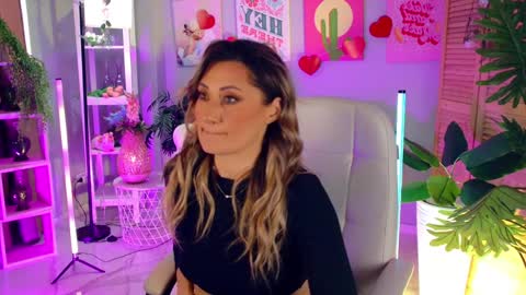 Divine Sarah NONUDE model online show from April 4, 2026, 12:24 pm