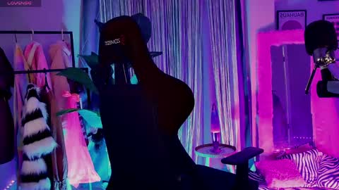 Divine Sarah NONUDE model online show from April 20, 2026, 1:58 pm