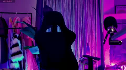 Divine Sarah NONUDE model online show from April 22, 2026, 1:23 pm