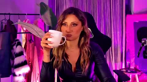 Divine Sarah NONUDE model online show from April 25, 2026, 11:57 am