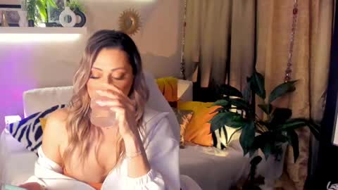 Snapshot of sarahholly chatting on May 10, 2026, 6:35 pm Divine Sarah NONUDE model online show from May 10, 2026, 6:35 pm