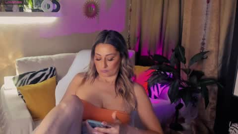 Snapshot of sarahholly chatting on May 16, 2026, 4:28 pm Divine Sarah NONUDE model online show from May 16, 2026, 4:28 pm