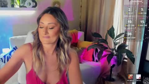 Snapshot of sarahholly chatting on May 18, 2026, 6:30 am Divine Sarah NONUDE model online show from May 18, 2026, 6:30 am