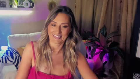 Snapshot of sarahholly chatting on May 18, 2026, 6:36 pm Divine Sarah NONUDE model online show from May 18, 2026, 6:36 pm