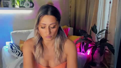 Snapshot of sarahholly chatting on June 5, 2026, 3:07 pm Divine Sarah NONUDE model online show from June 5, 2026, 3:07 pm
