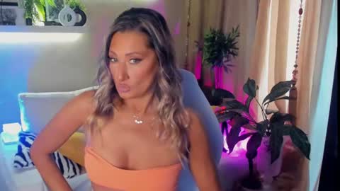 Snapshot of sarahholly chatting on June 26, 2026, 7:24 am Divine Sarah NONUDE model online show from June 26, 2026, 7:24 am