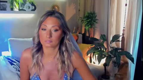 Snapshot of sarahholly chatting on July 5, 2026, 2:13 pm Divine Sarah NONUDE model online show from July 5, 2026, 2:13 pm