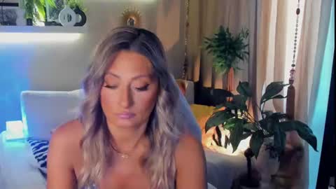 Snapshot of sarahholly chatting on July 7, 2026, 12:53 pm Divine Sarah NONUDE model online show from July 7, 2026, 12:53 pm