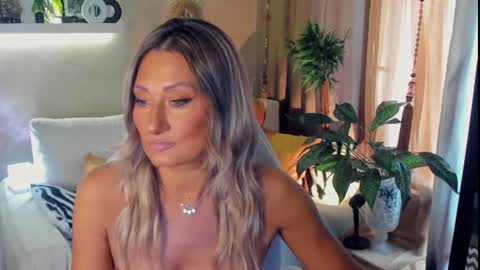 Snapshot of sarahholly chatting on July 13, 2026, 8:06 am Divine Sarah NONUDE model online show from July 13, 2026, 8:06 am