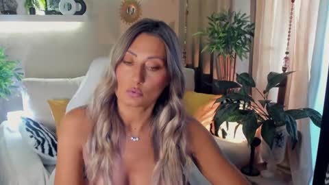 Snapshot of sarahholly chatting on July 24, 2026, 1:53 pm Divine Sarah NONUDE model online show from July 24, 2026, 1:53 pm