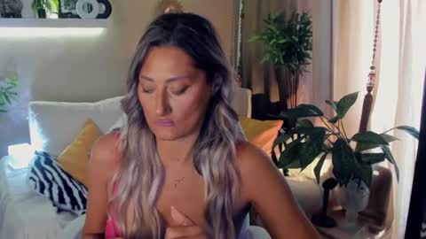 Snapshot of sarahholly chatting on July 28, 2026, 6:09 am Divine Sarah NONUDE model online show from July 28, 2026, 6:09 am