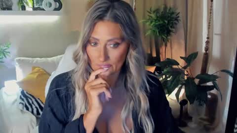 Snapshot of sarahholly chatting on July 30, 2026, 2:16 pm Divine Sarah NONUDE model online show from July 30, 2026, 2:16 pm