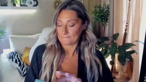Snapshot of sarahholly chatting on July 31, 2026, 7:19 am Divine Sarah NONUDE model online show from July 31, 2026, 7:19 am