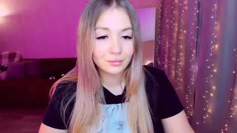 Sarah online show from March 10, 2025, 9:29 pm