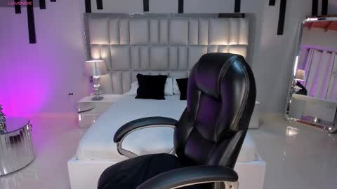 Sarah Rhodes online show from March 17, 2026, 11:13 am