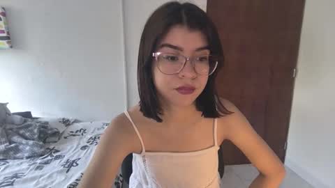 Sarah  online show from September 21, 2025, 3:35 pm