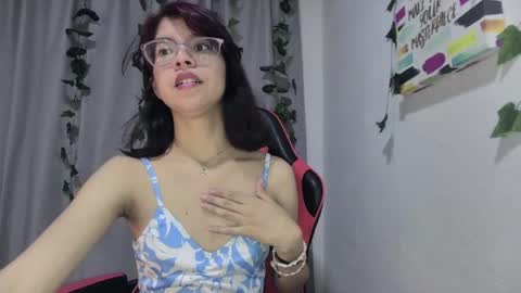 Snapshot of sarahsmitt chatting on April 18, 2026, 7:29 pm Sarah online show from April 18, 2026, 7:29 pm
