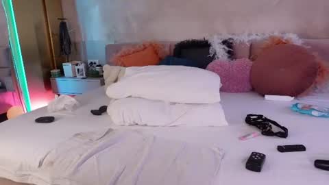 Snapshot of sarajennyfer chatting on July 7, 2026, 5:43 am Jenny online show from July 7, 2026, 5:43 am