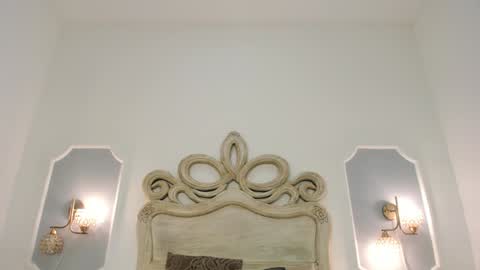 Snapshot of saralloyd chatting on December 19, 2024, 2:35 pm Sara online show from December 19, 2024, 2:35 pm