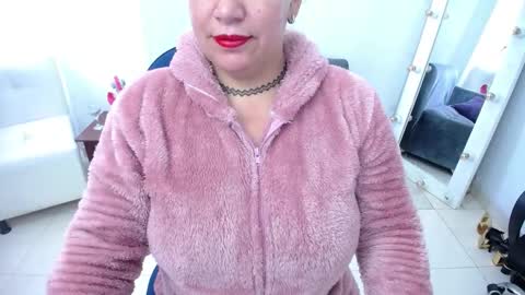 Saraloves online show from September 13, 2025, 2:28 pm