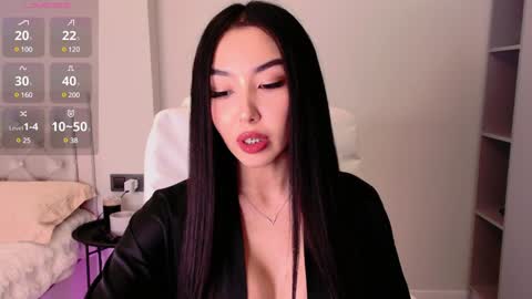 Mia online show from December 17, 2024, 11:28 am