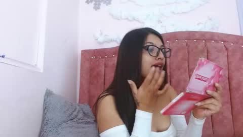 sarastonesx online show from January 20, 2025, 9:13 am