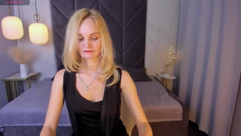 Snapshot of sarasubtlety chatting on September 11, 2025, 1:33 pm Sara online show from September 11, 2025, 1:33 pm