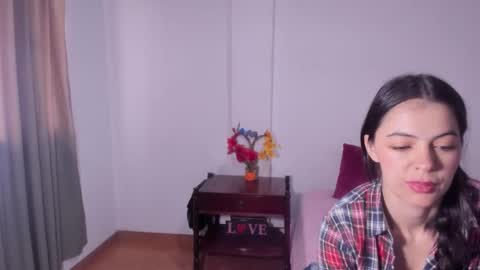 Snapshot of sarasweet_4 chatting on October 17, 2025, 2:41 pm Sara   online show from October 17, 2025, 2:41 pm