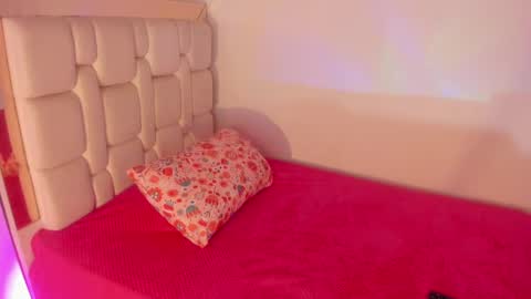 Snapshot of saratorresxx chatting on February 24, 2025, 4:47 pm Sara online show from February 24, 2025, 4:47 pm