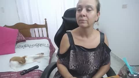 saray1221 online show from April 30, 2026, 8:04 pm