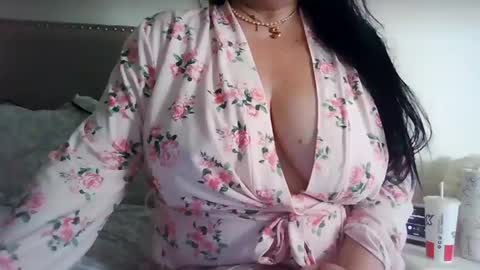 Sara online show from October 11, 2025, 5:33 pm