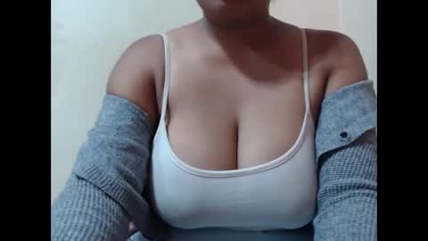 saronette online show from November 3, 2025, 6:36 am