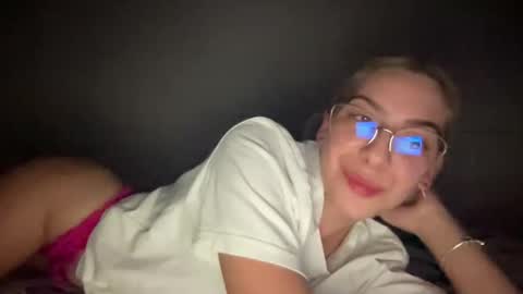 Snapshot of sarrah_rossy chatting on January 10, 2025, 12:06 am Sarrah online show from January 10, 2025, 12:06 am