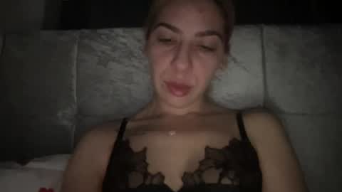 Snapshot of sarrah_rossy chatting on February 25, 2025, 12:47 am Sarrah online show from February 25, 2025, 12:47 am