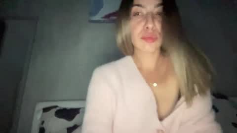 Snapshot of sarrah_rossy chatting on October 12, 2025, 8:52 pm Sarrah online show from October 12, 2025, 8:52 pm