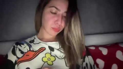 Snapshot of sarrah_rossy chatting on November 2, 2025, 9:39 pm Sarrah online show from November 2, 2025, 9:39 pm