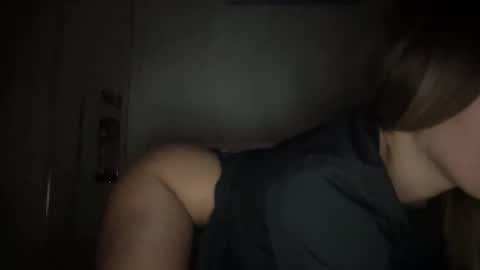 Snapshot of sarrah_rossy chatting on November 12, 2025, 11:25 pm Sarrah online show from November 12, 2025, 11:25 pm