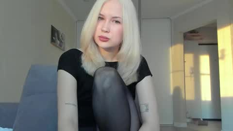 Snapshot of sasha_bell_ chatting on October 15, 2025, 3:50 am Sasha online show from October 15, 2025, 3:50 am