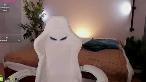 Snapshot of sasha_misss chatting on June 14, 2026, 9:33 am Sasha online show from June 14, 2026, 9:33 am