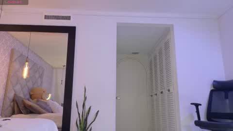 Snapshot of sasha_sinne chatting on June 19, 2026, 12:42 pm sasha_sinne online show from June 19, 2026, 12:42 pm