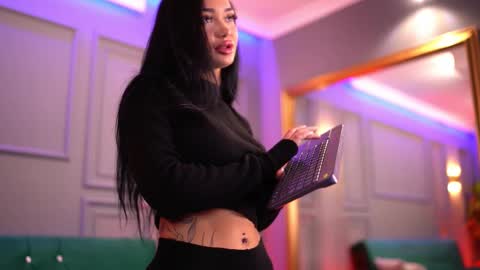 Dennise online show from February 16, 2025, 6:54 pm