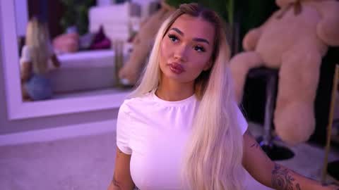 Dennise online show from September 19, 2025, 6:41 pm