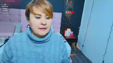 Snapshot of sasharosee_ chatting on September 9, 2025, 12:37 pm S A S H A R O S E online show from September 9, 2025, 12:37 pm