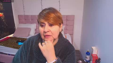 Snapshot of sasharosee_ chatting on September 16, 2025, 12:06 pm S A S H A R O S E online show from September 16, 2025, 12:06 pm