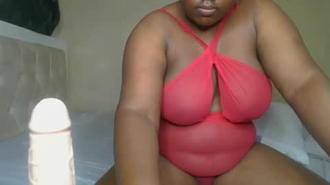 Snapshot of sassie_bee chatting on December 1, 2024, 10:43 pm sassie_bee online show from December 1, 2024, 10:43 pm