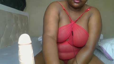 Snapshot of sassie_bee chatting on December 2, 2024, 2:09 am sassie_bee online show from December 2, 2024, 2:09 am